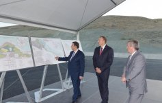Prezident İlham Əliyev Taxtakörpü-Ceyranbatan kanalından suyun yeni suvarılan torpaqlara verilməsi üçün suburaxıcı qurğunun təməlinin qoyulmasında iştirak edib  (FOTO)