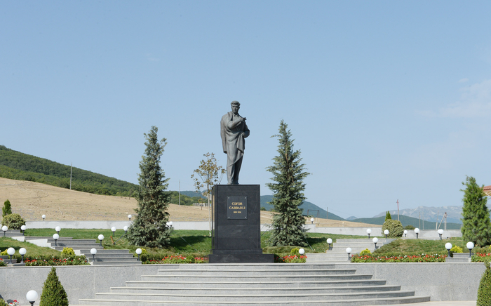 İlham Əliyev Xızıda Cəfər Cabbarlı parkında yenidənqurma işlərindən sonra yaradılan şəraitlə tanış olub (FOTO)