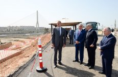 Prezident İlham Əliyev Bakı Olimpiya Stadionu ətrafında inşası davam etdirilən yol-nəqliyyat infrastrukturunun tikintisi ilə tanış olub (FOTO)