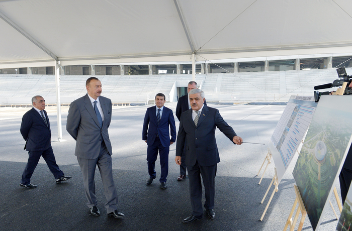 Prezident İlham Əliyev Bakı Olimpiya Stadionunda tikinti işlərinin gedişi ilə tanış olub (FOTO)