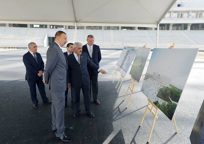 Prezident İlham Əliyev Bakı Olimpiya Stadionunda tikinti işlərinin gedişi ilə tanış olub (FOTO)