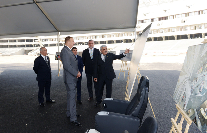 Prezident İlham Əliyev Bakı Olimpiya Stadionunda tikinti işlərinin gedişi ilə tanış olub (FOTO)