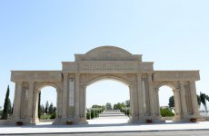 Prezident İlham Əliyev Bərdə şəhərində yeni salınan Heydər Əliyev parkında görülən işlərlə tanış olub (FOTO)