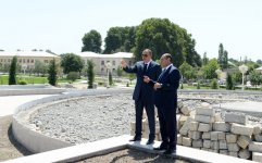 Prezident İlham Əliyev Bərdə şəhərində yeni salınan Heydər Əliyev parkında görülən işlərlə tanış olub (FOTO)