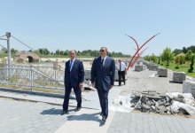 Prezident İlham Əliyev Bərdə şəhərində yeni salınan Heydər Əliyev parkında görülən işlərlə tanış olub (FOTO)