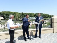 Prezident İlham Əliyev Bərdə şəhərində yeni salınan Heydər Əliyev parkında görülən işlərlə tanış olub (FOTO)