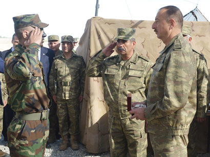 Prezident İlham Əliyev cəbhə bölgəsindəki hərbi hissədə olub, sonra operativ müşavirə keçirilib (FOTO)