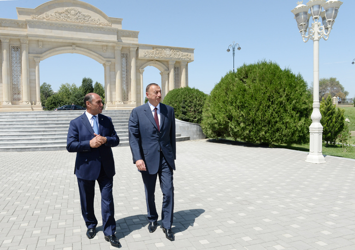 Prezident İlham Əliyev Bərdə şəhərində yeni salınan Heydər Əliyev parkında görülən işlərlə tanış olub (FOTO)