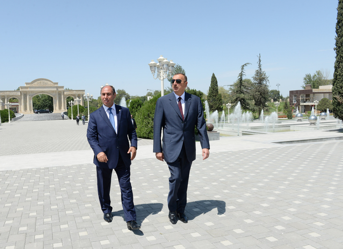 Prezident İlham Əliyev Bərdə şəhərində yeni salınan Heydər Əliyev parkında görülən işlərlə tanış olub (FOTO)