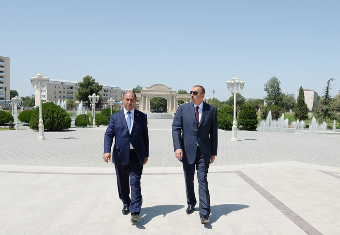 Prezident İlham Əliyev Bərdə şəhərində yeni salınan Heydər Əliyev parkında görülən işlərlə tanış olub (FOTO)