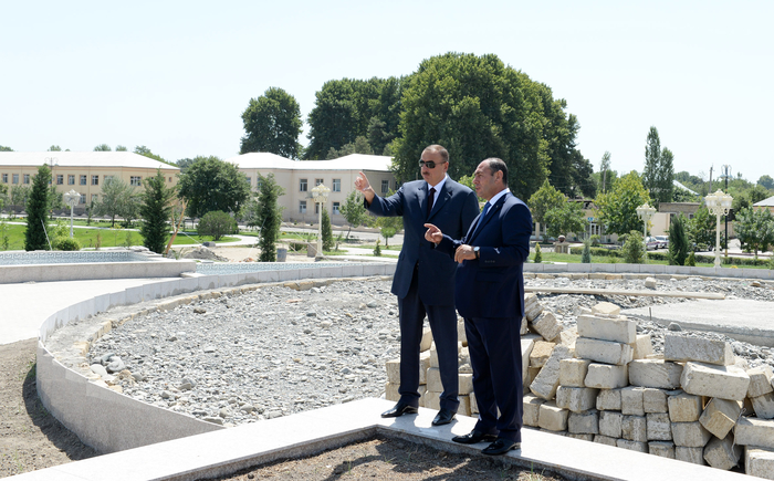 Prezident İlham Əliyev Bərdə şəhərində yeni salınan Heydər Əliyev parkında görülən işlərlə tanış olub (FOTO)