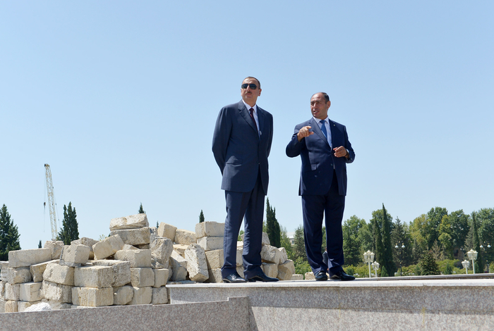 Prezident İlham Əliyev Bərdə şəhərində yeni salınan Heydər Əliyev parkında görülən işlərlə tanış olub (FOTO)