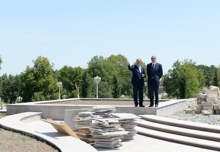 Prezident İlham Əliyev Bərdə şəhərində yeni salınan Heydər Əliyev parkında görülən işlərlə tanış olub (FOTO)