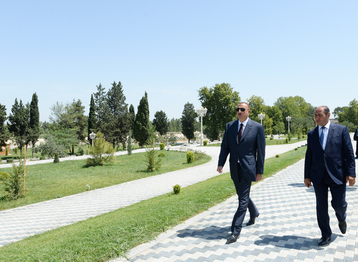 Prezident İlham Əliyev Bərdə şəhərində yeni salınan Heydər Əliyev parkında görülən işlərlə tanış olub (FOTO)