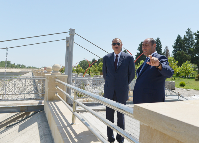 Prezident İlham Əliyev Bərdə şəhərində yeni salınan Heydər Əliyev parkında görülən işlərlə tanış olub (FOTO)