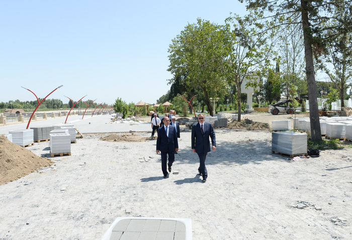 Prezident İlham Əliyev Bərdə şəhərində yeni salınan Heydər Əliyev parkında görülən işlərlə tanış olub (FOTO)