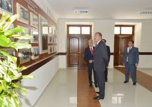 Prezident İlham Əliyev 115 nömrəli tam orta məktəbdə əsaslı təmir və yenidənqurma işlərindən sonrakı vəziyyətlə tanış olub (FOTO)