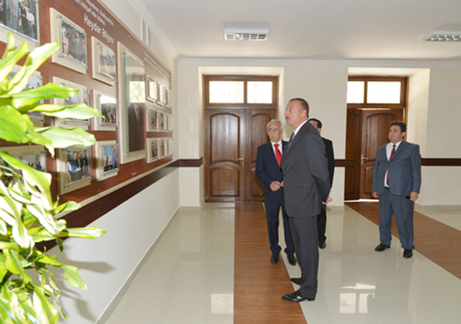 Prezident İlham Əliyev 115 nömrəli tam orta məktəbdə əsaslı təmir və yenidənqurma işlərindən sonrakı vəziyyətlə tanış olub (FOTO)