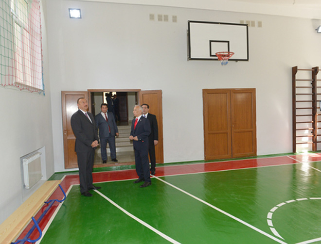 Prezident İlham Əliyev 115 nömrəli tam orta məktəbdə əsaslı təmir və yenidənqurma işlərindən sonrakı vəziyyətlə tanış olub (FOTO)
