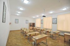 İlham Əliyev Bakı Slavyan Universiteti nəzdində Məktəb-Lisey Kompleksinin əsaslı təmir və yenidənqurma işlərindən sonrakı vəziyyəti ilə tanış olub
(FOTO)