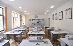 İlham Əliyev Bakı Slavyan Universiteti nəzdində Məktəb-Lisey Kompleksinin əsaslı təmir və yenidənqurma işlərindən sonrakı vəziyyəti ilə tanış olub
(FOTO)