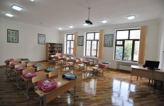 İlham Əliyev Bakı Slavyan Universiteti nəzdində Məktəb-Lisey Kompleksinin əsaslı təmir və yenidənqurma işlərindən sonrakı vəziyyəti ilə tanış olub
(FOTO)