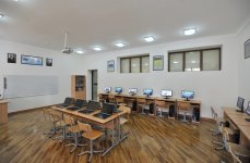 İlham Əliyev Bakı Slavyan Universiteti nəzdində Məktəb-Lisey Kompleksinin əsaslı təmir və yenidənqurma işlərindən sonrakı vəziyyəti ilə tanış olub
(FOTO)