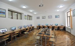 İlham Əliyev Bakı Slavyan Universiteti nəzdində Məktəb-Lisey Kompleksinin əsaslı təmir və yenidənqurma işlərindən sonrakı vəziyyəti ilə tanış olub
(FOTO)