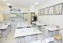 İlham Əliyev Bakı Slavyan Universiteti nəzdində Məktəb-Lisey Kompleksinin əsaslı təmir və yenidənqurma işlərindən sonrakı vəziyyəti ilə tanış olub
(FOTO)