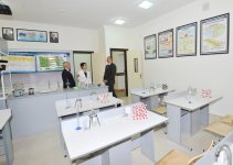 İlham Əliyev Bakı Slavyan Universiteti nəzdində Məktəb-Lisey Kompleksinin əsaslı təmir və yenidənqurma işlərindən sonrakı vəziyyəti ilə tanış olub
(FOTO)