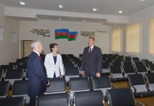 İlham Əliyev Bakı Slavyan Universiteti nəzdində Məktəb-Lisey Kompleksinin əsaslı təmir və yenidənqurma işlərindən sonrakı vəziyyəti ilə tanış olub
(FOTO)