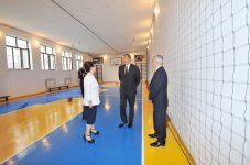 İlham Əliyev Bakı Slavyan Universiteti nəzdində Məktəb-Lisey Kompleksinin əsaslı təmir və yenidənqurma işlərindən sonrakı vəziyyəti ilə tanış olub
(FOTO)