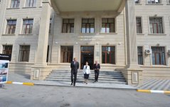 İlham Əliyev Bakı Slavyan Universiteti nəzdində Məktəb-Lisey Kompleksinin əsaslı təmir və yenidənqurma işlərindən sonrakı vəziyyəti ilə tanış olub
(FOTO)
