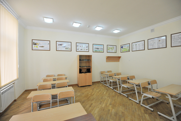 İlham Əliyev Bakı Slavyan Universiteti nəzdində Məktəb-Lisey Kompleksinin əsaslı təmir və yenidənqurma işlərindən sonrakı vəziyyəti ilə tanış olub
(FOTO)
