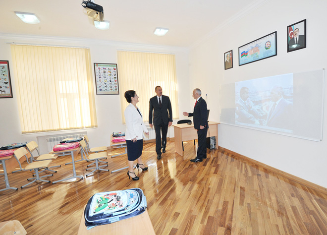 İlham Əliyev Bakı Slavyan Universiteti nəzdində Məktəb-Lisey Kompleksinin əsaslı təmir və yenidənqurma işlərindən sonrakı vəziyyəti ilə tanış olub
(FOTO)