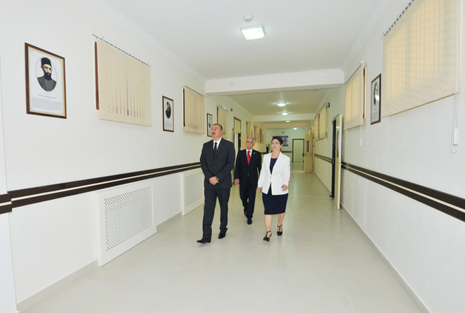 İlham Əliyev Bakı Slavyan Universiteti nəzdində Məktəb-Lisey Kompleksinin əsaslı təmir və yenidənqurma işlərindən sonrakı vəziyyəti ilə tanış olub
(FOTO)