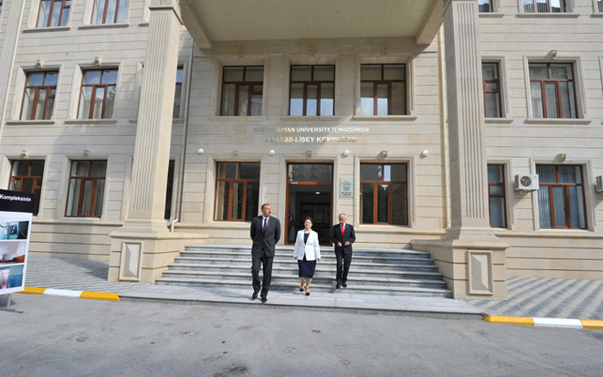 İlham Əliyev Bakı Slavyan Universiteti nəzdində Məktəb-Lisey Kompleksinin əsaslı təmir və yenidənqurma işlərindən sonrakı vəziyyəti ilə tanış olub
(FOTO)