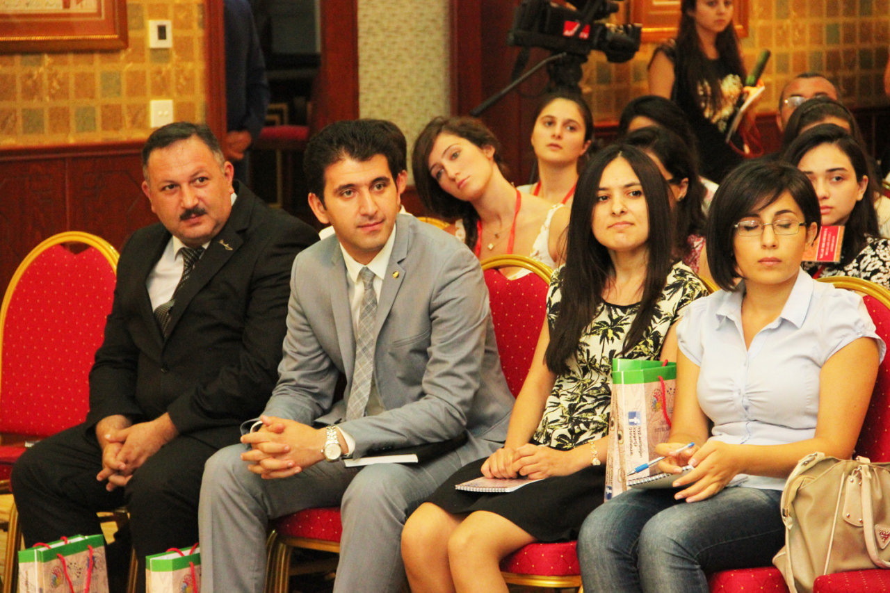 Gəncədə Azərbaycan gəncləri ilə Avropa gənclərinin
birgə forumu keçirlir