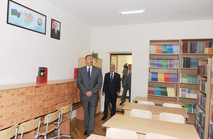 Prezident İlham Əliyev Binə qəsəbəsindəki 121 nömrəli orta məktəbin yeni korpusunun əsaslı təmir və yenidənqurma işlərindən sonrakı vəziyyəti ilə tanış olub (FOTO)