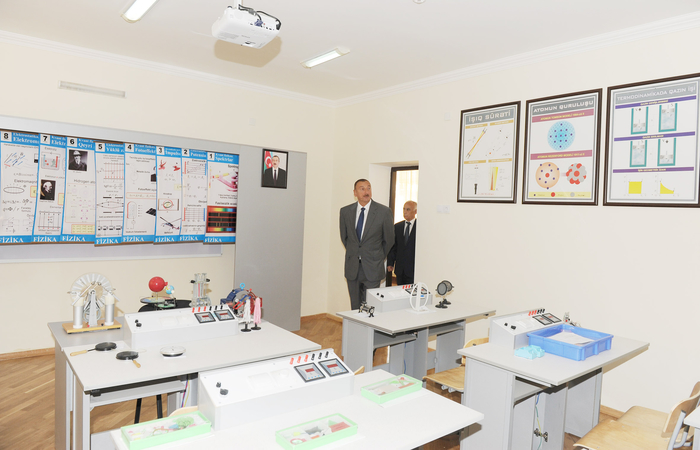 Prezident İlham Əliyev Binə qəsəbəsindəki 121 nömrəli orta məktəbin yeni korpusunun əsaslı təmir və yenidənqurma işlərindən sonrakı vəziyyəti ilə tanış olub (FOTO)