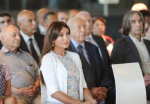 Prezident İlham Əliyev və xanımı Azərbaycan Xalçası və Xalq Tətbiqi Sənəti Dövlət Muzeyinin açılışında iştirak ediblər (FOTO)