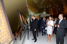 Prezident İlham Əliyev və xanımı Azərbaycan Xalçası və Xalq Tətbiqi Sənəti Dövlət Muzeyinin açılışında iştirak ediblər (FOTO)