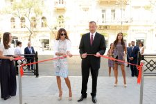 Prezident İlham Əliyev və xanımı 23 nömrəli orta məktəbin binasının əsaslı yenidənqurma işlərindən sonra açılışında iştirak ediblər (FOTO)