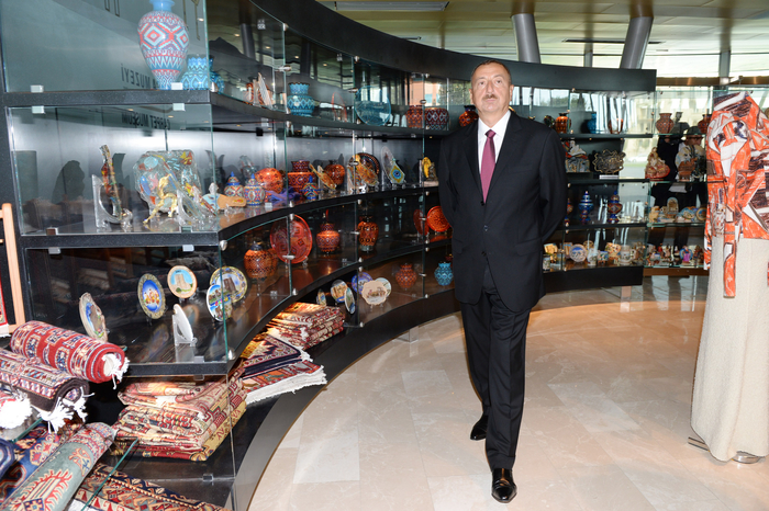 Prezident İlham Əliyev və xanımı Azərbaycan Xalçası və Xalq Tətbiqi Sənəti Dövlət Muzeyinin açılışında iştirak ediblər (FOTO)