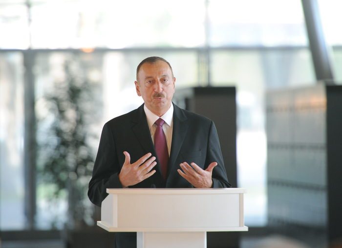 Prezident İlham Əliyev və xanımı Azərbaycan Xalçası və Xalq Tətbiqi Sənəti Dövlət Muzeyinin açılışında iştirak ediblər (FOTO)