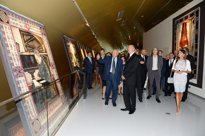 Prezident İlham Əliyev və xanımı Azərbaycan Xalçası və Xalq Tətbiqi Sənəti Dövlət Muzeyinin açılışında iştirak ediblər (FOTO)