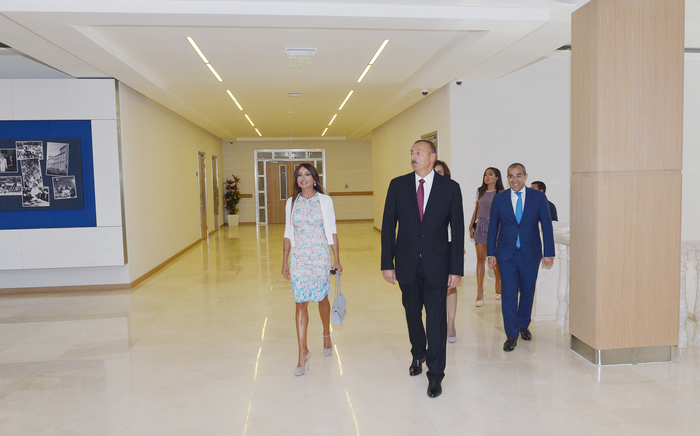 Prezident İlham Əliyev və xanımı 23 nömrəli orta məktəbin binasının əsaslı yenidənqurma işlərindən sonra açılışında iştirak ediblər (FOTO)