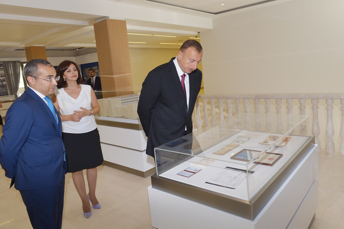 Prezident İlham Əliyev və xanımı 23 nömrəli orta məktəbin binasının əsaslı yenidənqurma işlərindən sonra açılışında iştirak ediblər (FOTO)