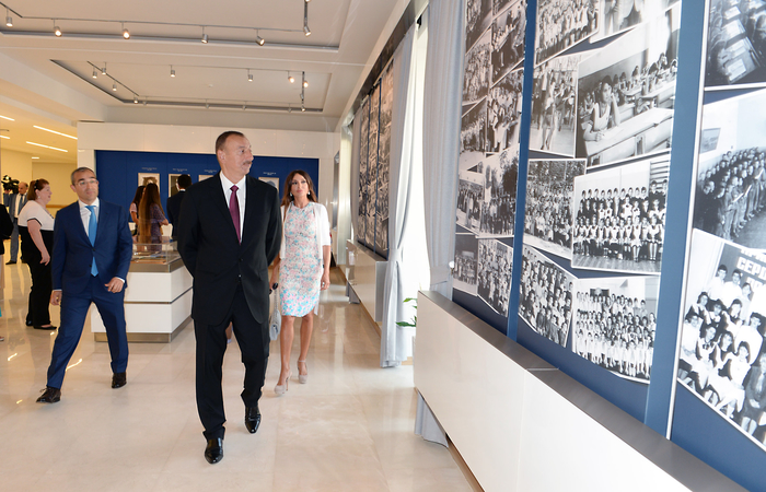 Prezident İlham Əliyev və xanımı 23 nömrəli orta məktəbin binasının əsaslı yenidənqurma işlərindən sonra açılışında iştirak ediblər (FOTO)