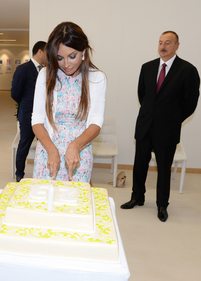 Prezident İlham Əliyev və xanımı 23 nömrəli orta məktəbin binasının əsaslı yenidənqurma işlərindən sonra açılışında iştirak ediblər (FOTO)